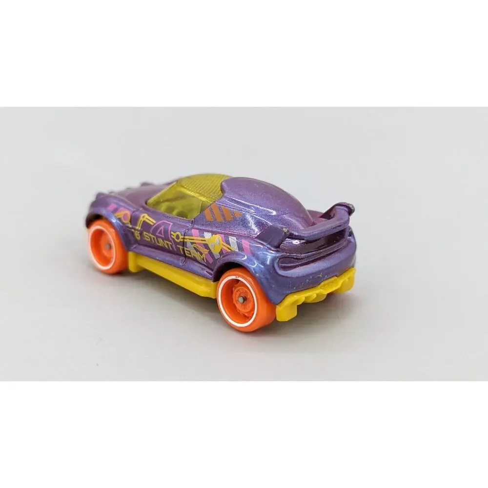 Mattel 2017 Hot Wheels Hi Beam Purple & Yellow 1:64 Diecast Car